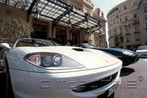 Monte-Carlo place du Casino Ferrari blanche